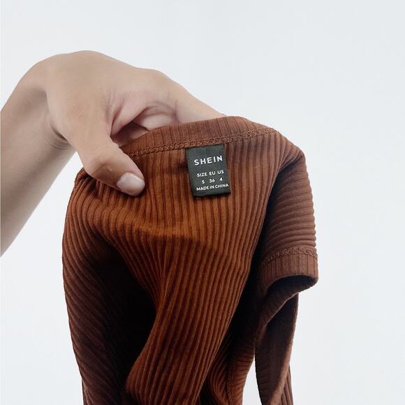 Women's Burnt Orange Ribbed Crewneck Asymmetrical Hem Bandana Crop Top Size S - Picture 3 of 3